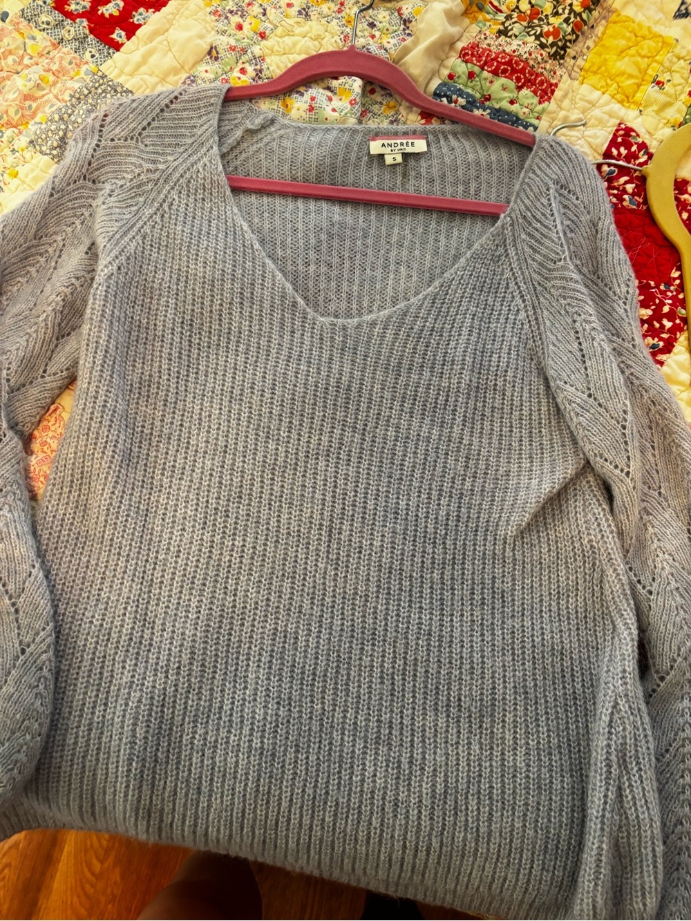 ANDREE BY UNIT Light Gray V-Neck Knit Sweater
